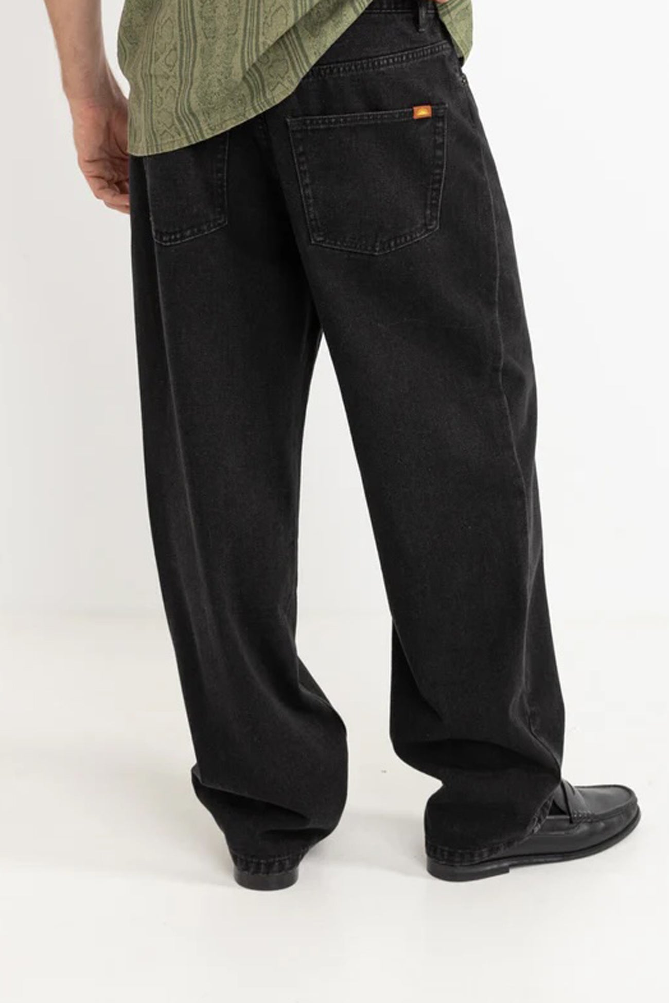 Essential Jean Worn Black - Image 4